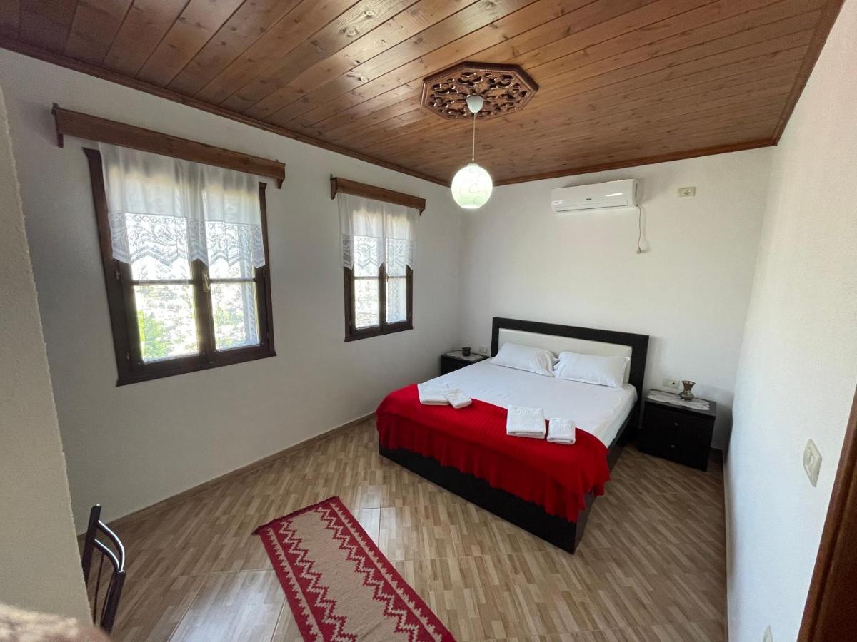 Denis Guesthouse 1930 Gjirokaster Exterior photo